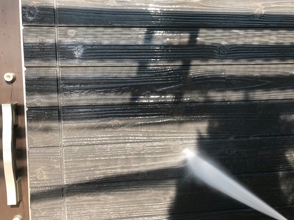 神奈川県川崎市　外壁塗装　下地調整　高圧洗浄作業