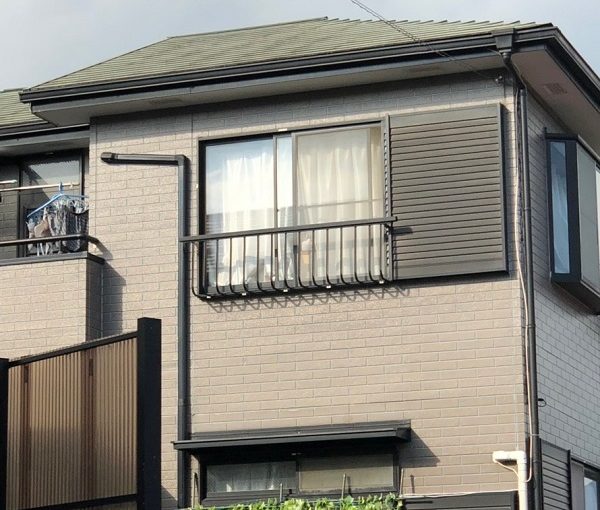 神奈川県川崎市　外壁塗装　塗装工事は梅雨入り前がオススメ　コーキング亀裂