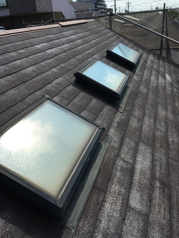神奈川県川崎市　屋根塗装　天窓修理　雨漏り　ゴムパッキンの劣化
